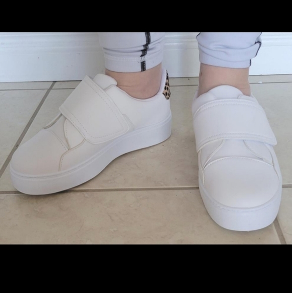 𝅺WHITE Platform Leopard Sneakers NWT - Picture 3 of 5
